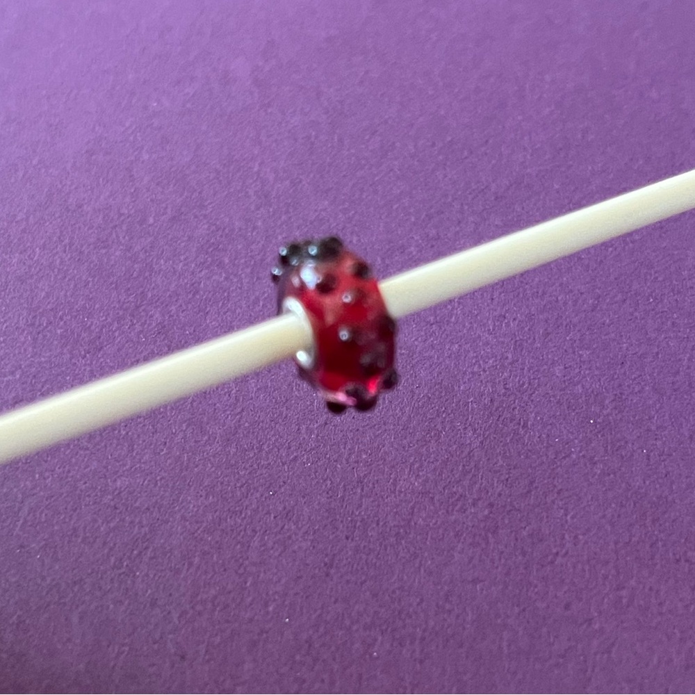 Trollbeads Red Berry bead. TGLBE-10314.